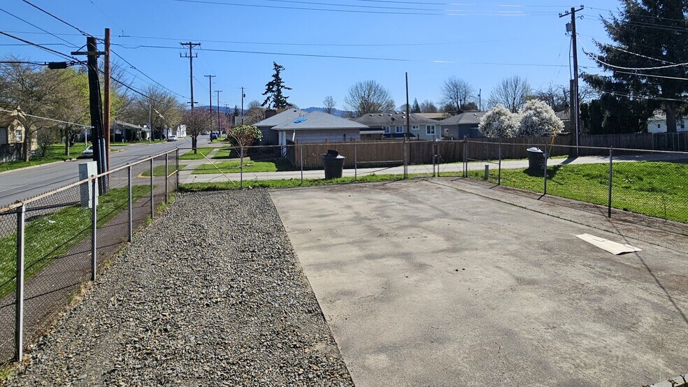975 Hemlock St, Longview, WA à vendre - Photo du bâtiment - Image 3 de 7