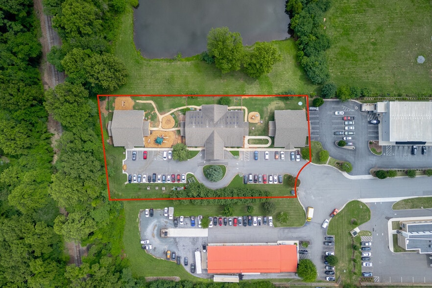 1071 Woodberry Square Pl, Lynchburg, VA for sale - Building Photo - Image 3 of 34