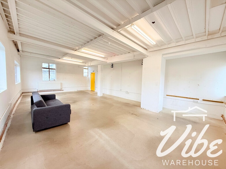 451 Wick Ln, London for lease - Building Photo - Image 3 of 12