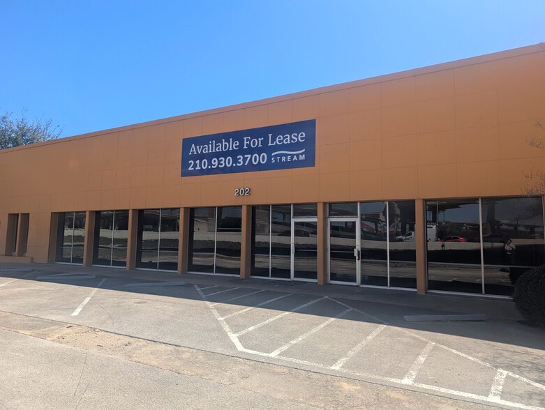 202 NE Loop 410, San Antonio, TX for lease - Building Photo - Image 2 of 10