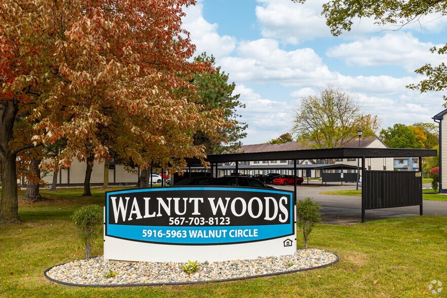 5943 Walnut Cir E18, Toledo, OH for sale - Building Photo - Image 2 of 34