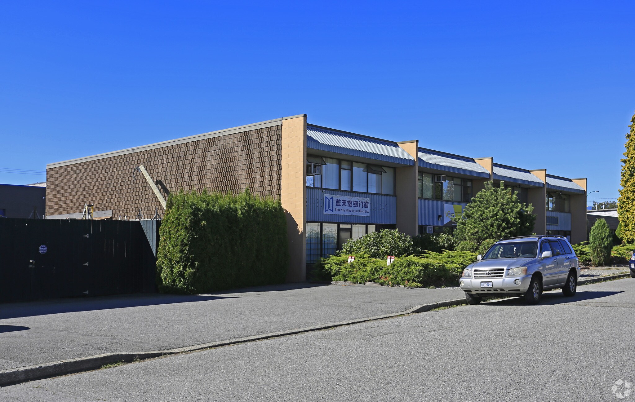 6879-6885 Russell Av, Burnaby, BC à vendre Photo du bâtiment- Image 1 de 1