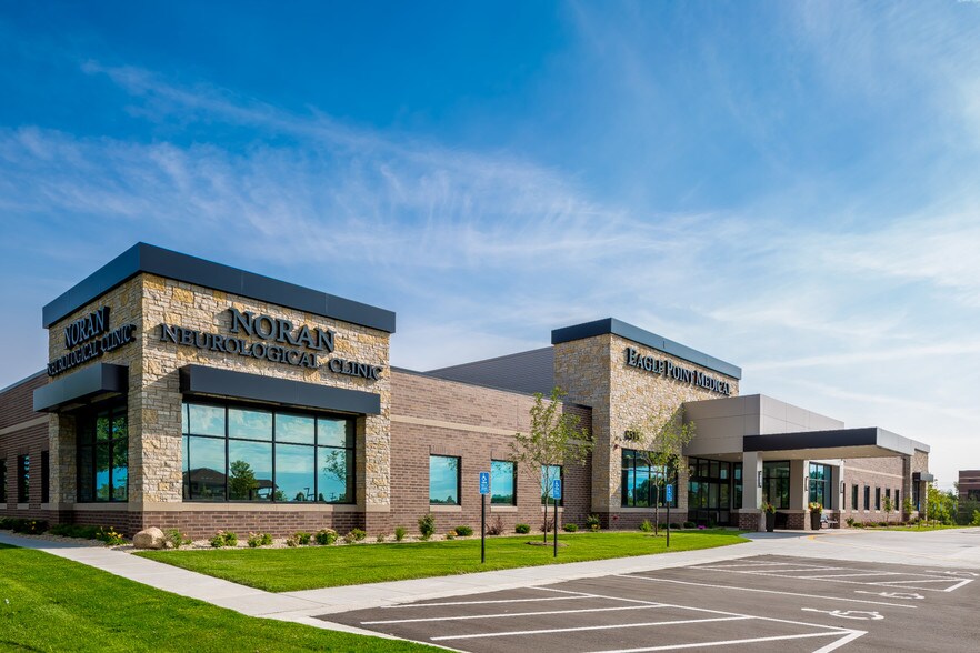 8515 Eagle Point Blvd N, Lake Elmo, MN for lease - Building Photo - Image 2 of 9