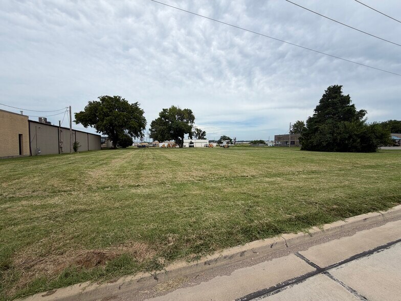520 S Highway Dr, Fenton, MO for sale - Building Photo - Image 2 of 5