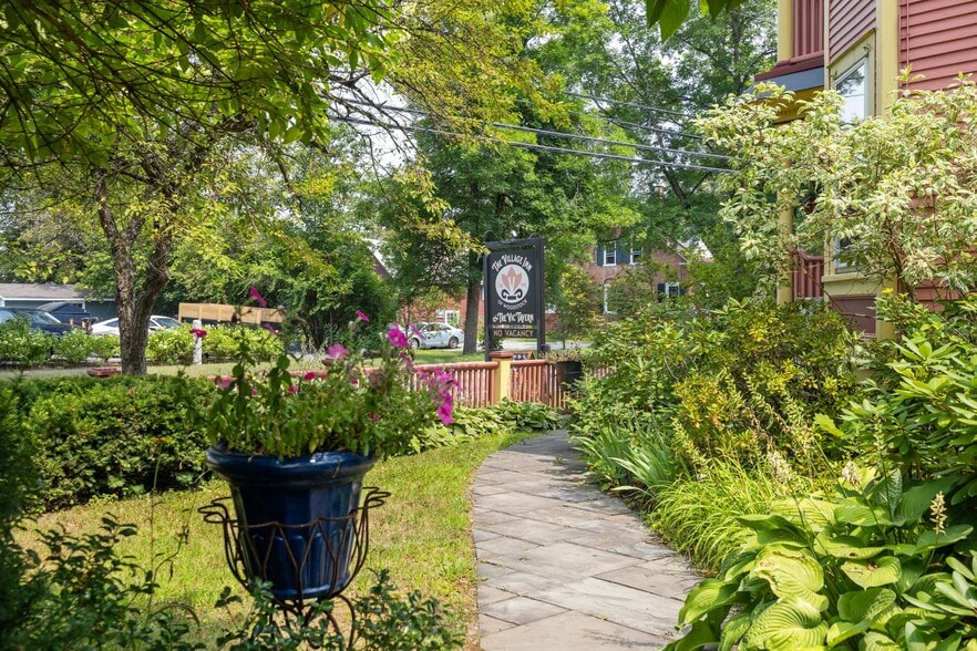 41 Pleasant St, Woodstock, VT for sale - Building Photo - Image 3 of 60