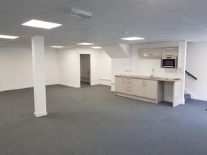 Newbury Rd, Kingsclere for lease Interior Photo- Image 1 of 4