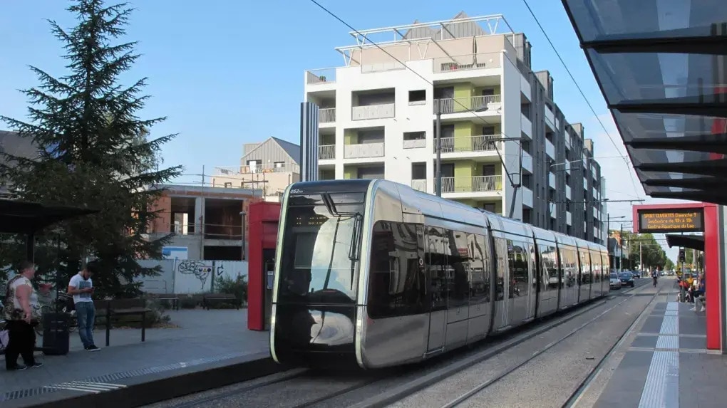 Office in Tours for lease Building Photo- Image 1 of 4