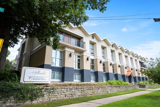 Plus de détails pour 2181 Victory Pky, Cincinnati, OH - Bureau à vendre