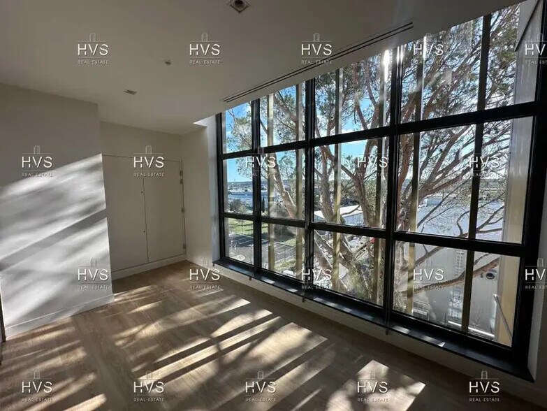 Office in Aix-en-Provence for lease - Building Photo - Image 3 of 17