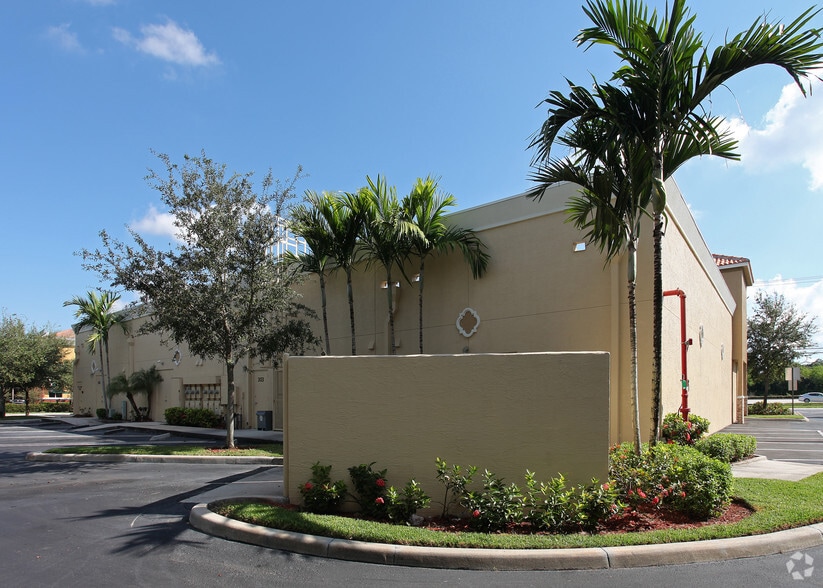 137 S State Road 7, West Palm Beach, FL à louer - Photo du bâtiment - Image 3 de 5