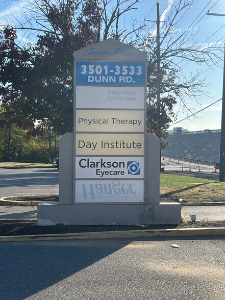 3501-3533 Dunn Rd, Florissant, MO à louer - Photo du bâtiment - Image 2 de 7