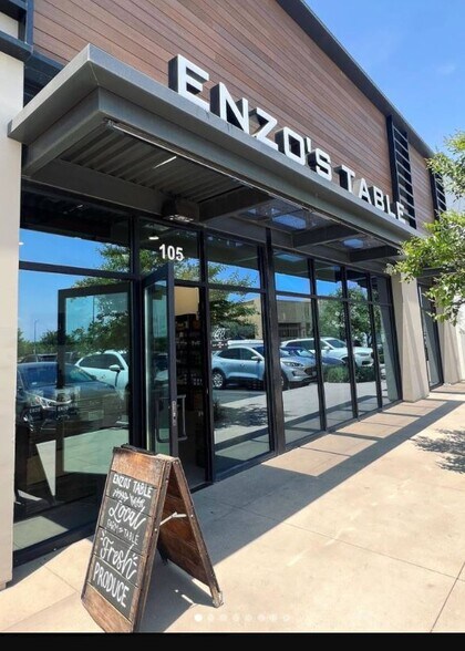 NWC Shepherd & Willow, Fresno, CA à louer - Photo du bâtiment - Image 2 de 5