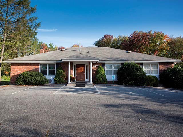 11 Church Hill Rd, Newtown, CT à vendre - Photo du bâtiment - Image 2 de 15