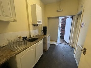 43 Market St, Hyde for lease Interior Photo- Image 2 of 3