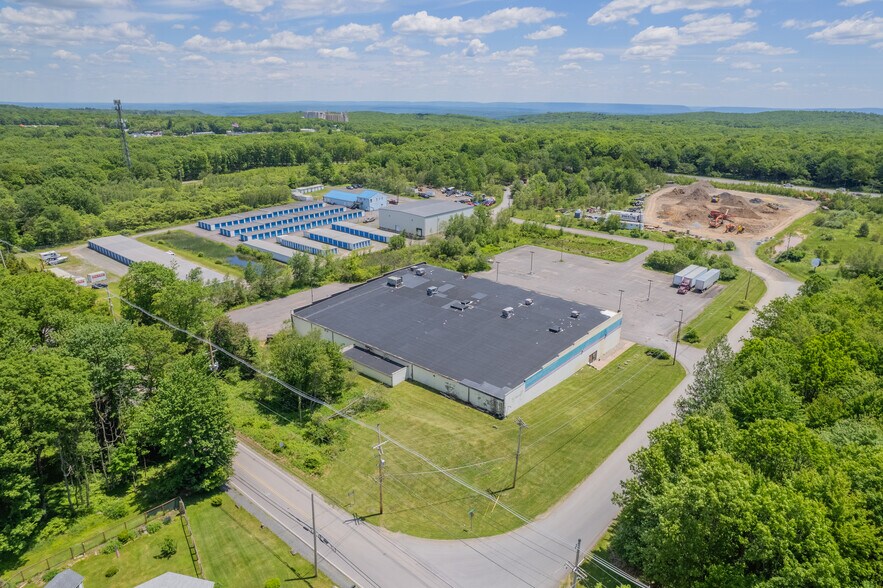 5357 Development Park Dr, Pocono Summit, PA à vendre - Photo du bâtiment - Image 2 de 28