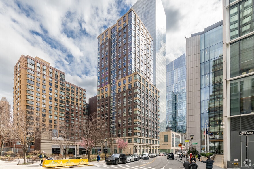 33 West End Ave, New York, NY for lease - Building Photo - Image 3 of 9