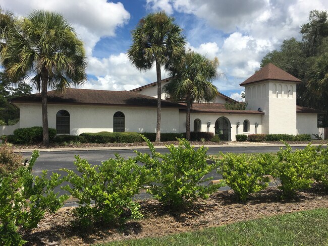 Plus de détails pour 5431 E Silver Springs Blvd, Silver Springs, FL - Bureau/Médical, Bureau/Commerce de détail à louer