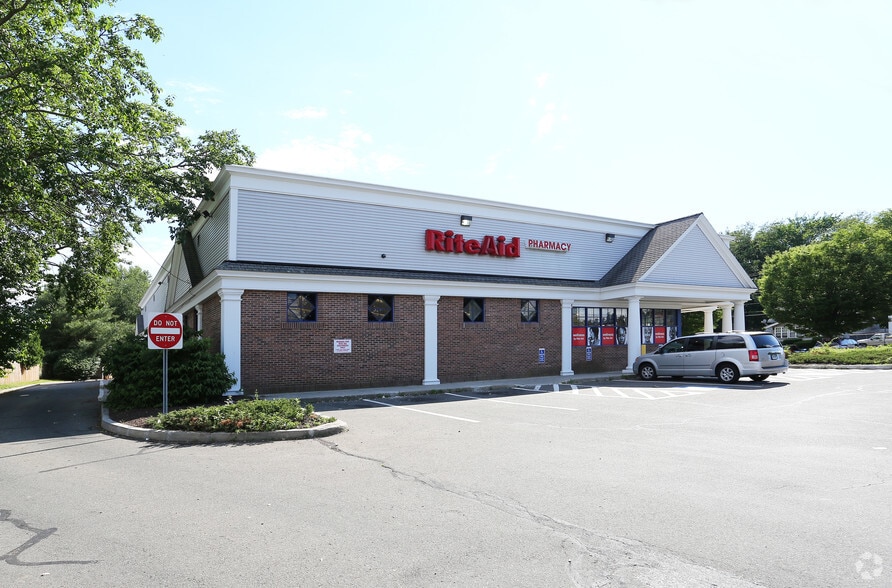 588 Main St, East Haven, CT à vendre - Photo du bâtiment - Image 3 de 3