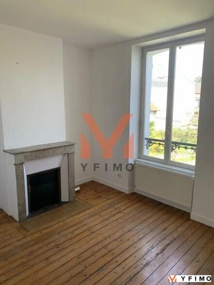 Office in Mantes-la-Jolie for lease - Building Photo - Image 3 of 12