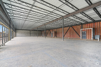 2406 Main St, Waller, TX for lease Interior Photo- Image 2 of 8