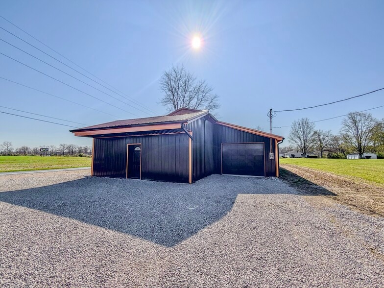 1943 Main St, Goshen, OH for sale - Primary Photo - Image 1 of 13