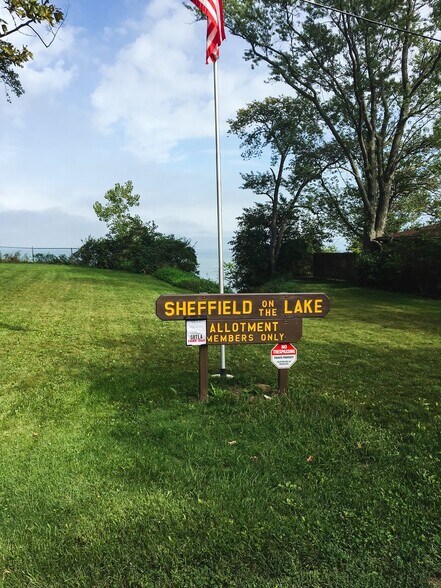 5216 E Lake Rd, Sheffield Lake, OH à vendre - Photo du bâtiment - Image 2 de 3