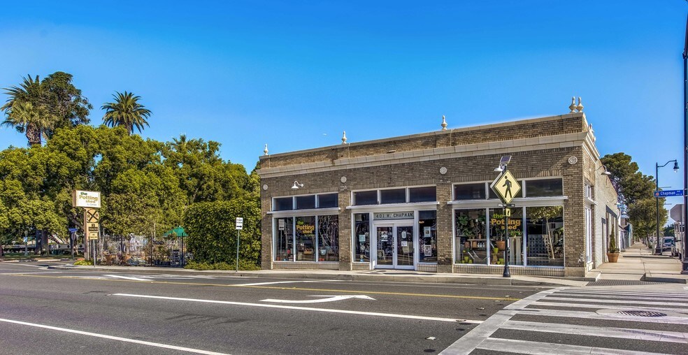 401 W Chapman Ave, Orange, CA à louer - Photo du bâtiment - Image 1 de 35