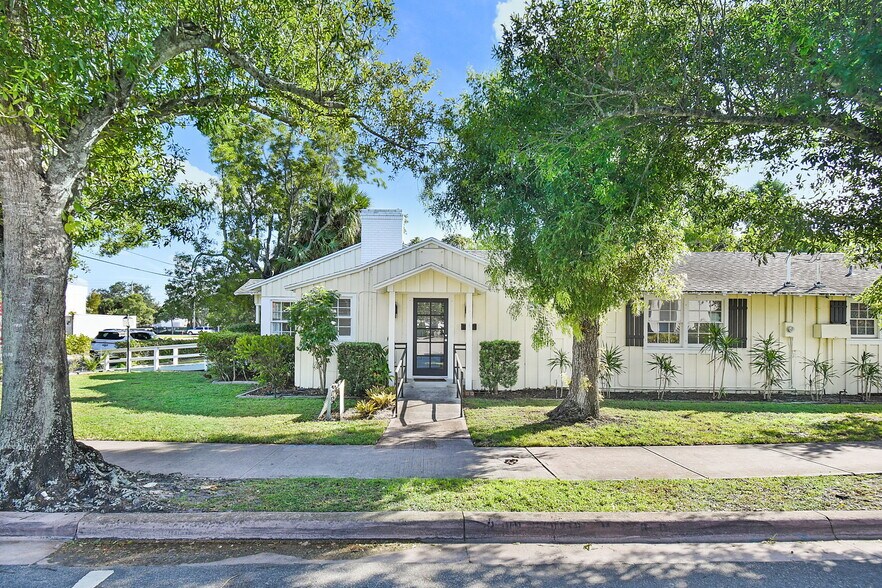 300 SE Detroit Ave, Stuart, FL à louer - Photo du bâtiment - Image 2 de 45