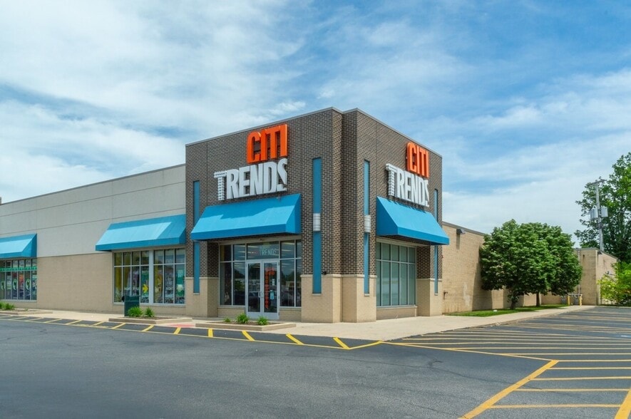 22600-22690 Shore Center Dr, Euclid, OH for lease - Building Photo - Image 2 of 5