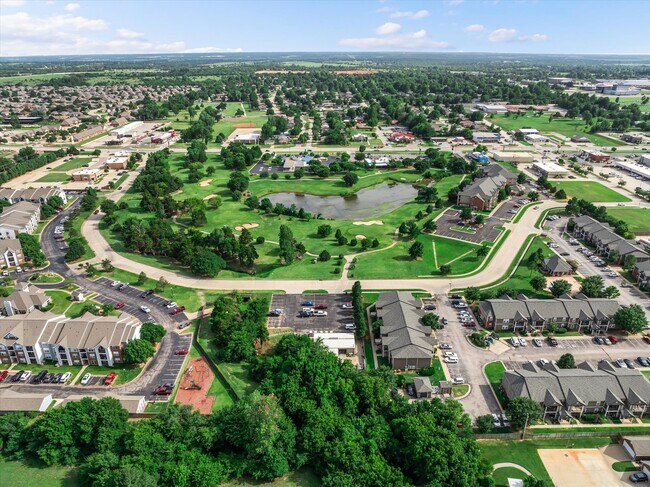 Plus de détails pour 355 E Pebble Creek Ter, Mustang, OK - Sports et divertissement à vendre