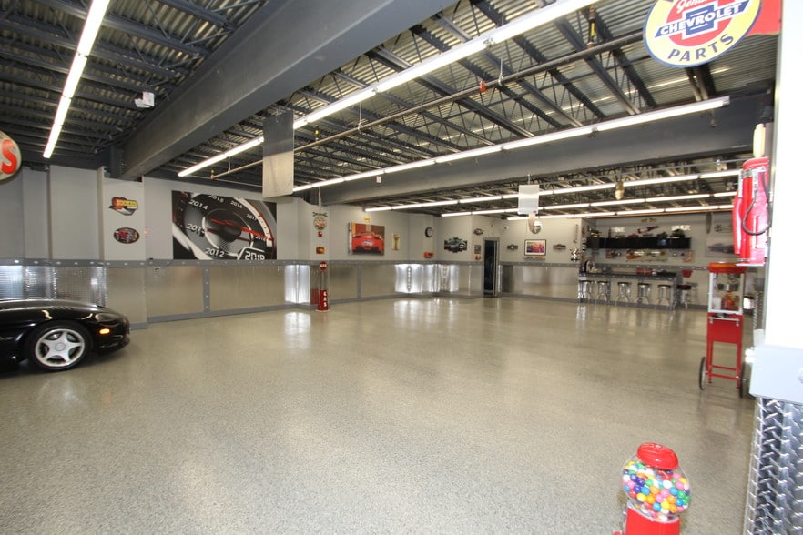 2302 Turnpike St, North Andover, MA for sale - Interior Photo - Image 3 of 122