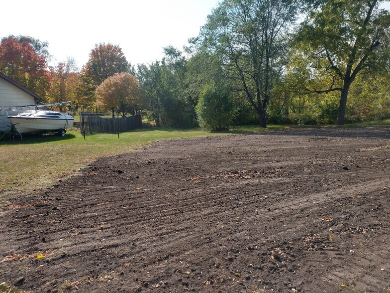 Portfolio of 2 For Sale portefeuille de 2 propriétés à vendre sur LoopNet.ca - Photo principale - Image 1 de 2