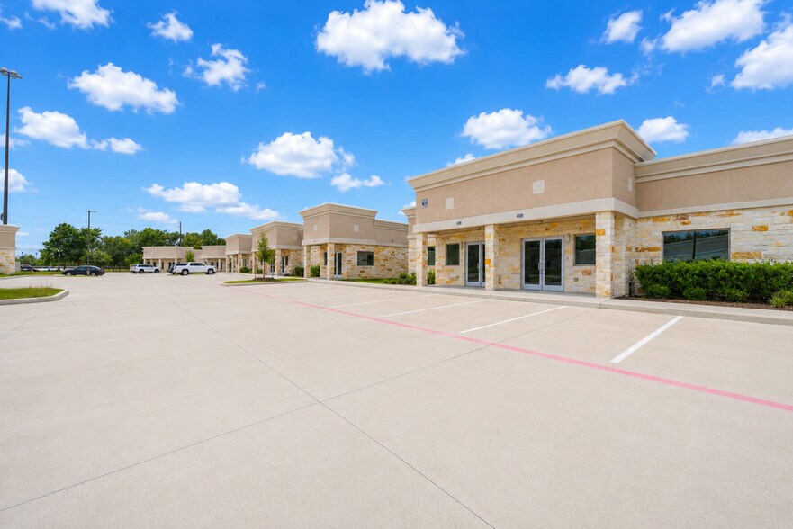 16310 State Highway 249, Houston, TX à vendre - Photo du bâtiment - Image 1 de 15