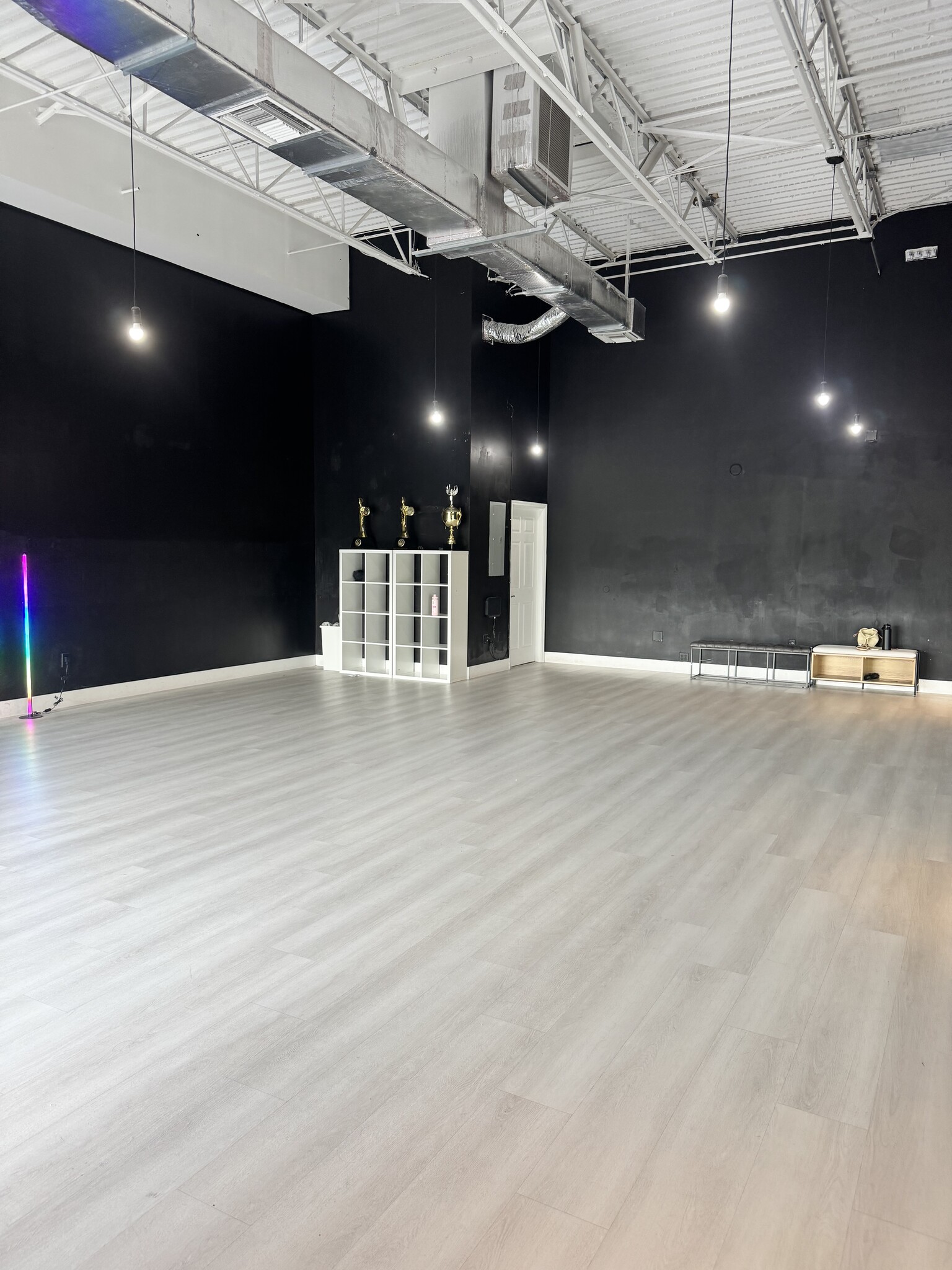 645-710 W Hallandale Beach Blvd, Hallandale, FL à louer Photo intérieure- Image 1 de 3