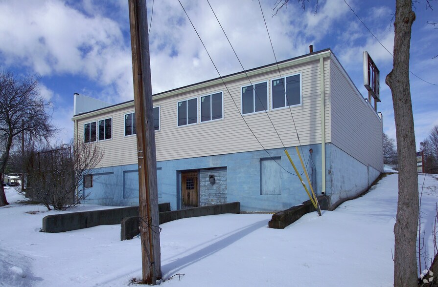 272 Westfield Rd, Holyoke, MA à vendre - Photo du bâtiment - Image 2 de 3