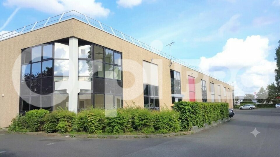 Flex dans Coignieres à louer - Photo du bâtiment - Image 2 de 4