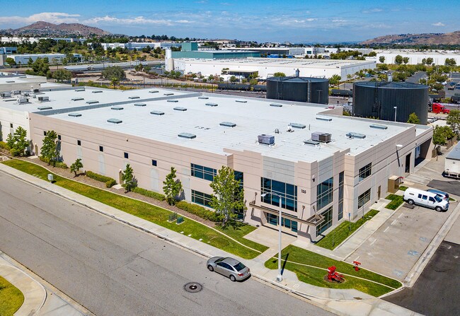 Plus de détails pour 135 Via Trevizio, Corona, CA - Industriel à louer