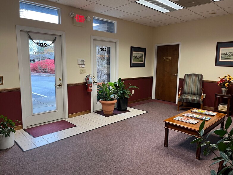 2273 Highway 33, Hamilton, NJ à vendre - Photo du bâtiment - Image 2 de 10