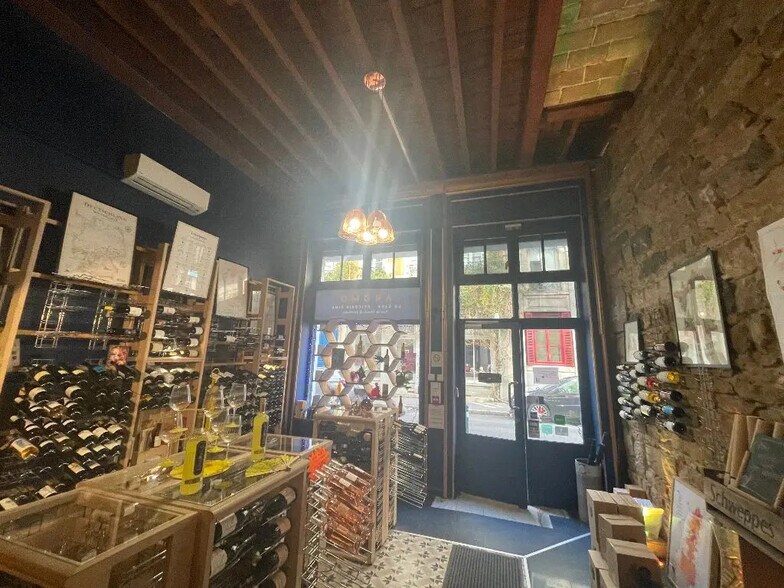 Retail in Lyon for lease - Interior Photo - Image 2 of 4