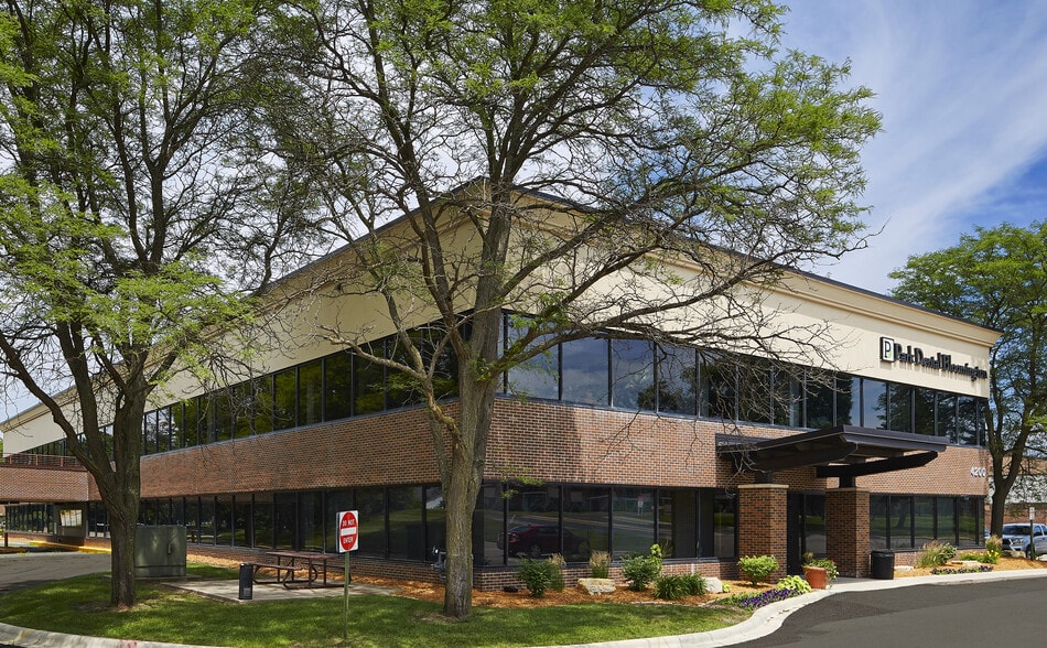 4200 W Old Shakopee Rd, Bloomington, MN for lease - Building Photo - Image 3 of 7