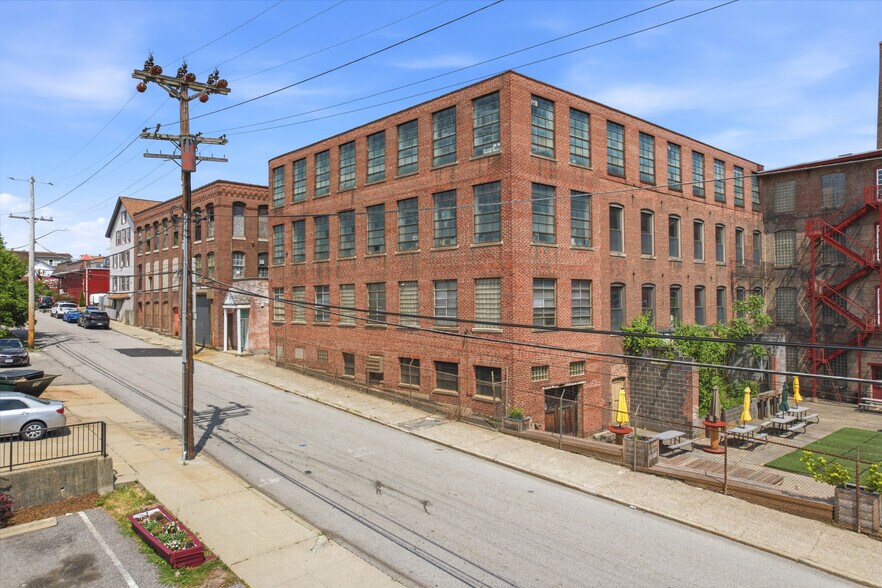 59 Foundry St, Central Falls, RI à vendre - Photo du bâtiment - Image 1 de 34