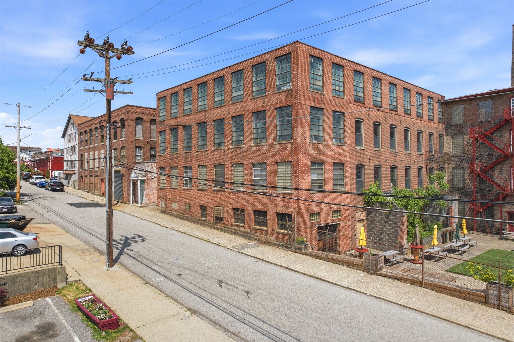 59 Foundry St, Central Falls, RI à vendre Photo du bâtiment- Image 1 de 35
