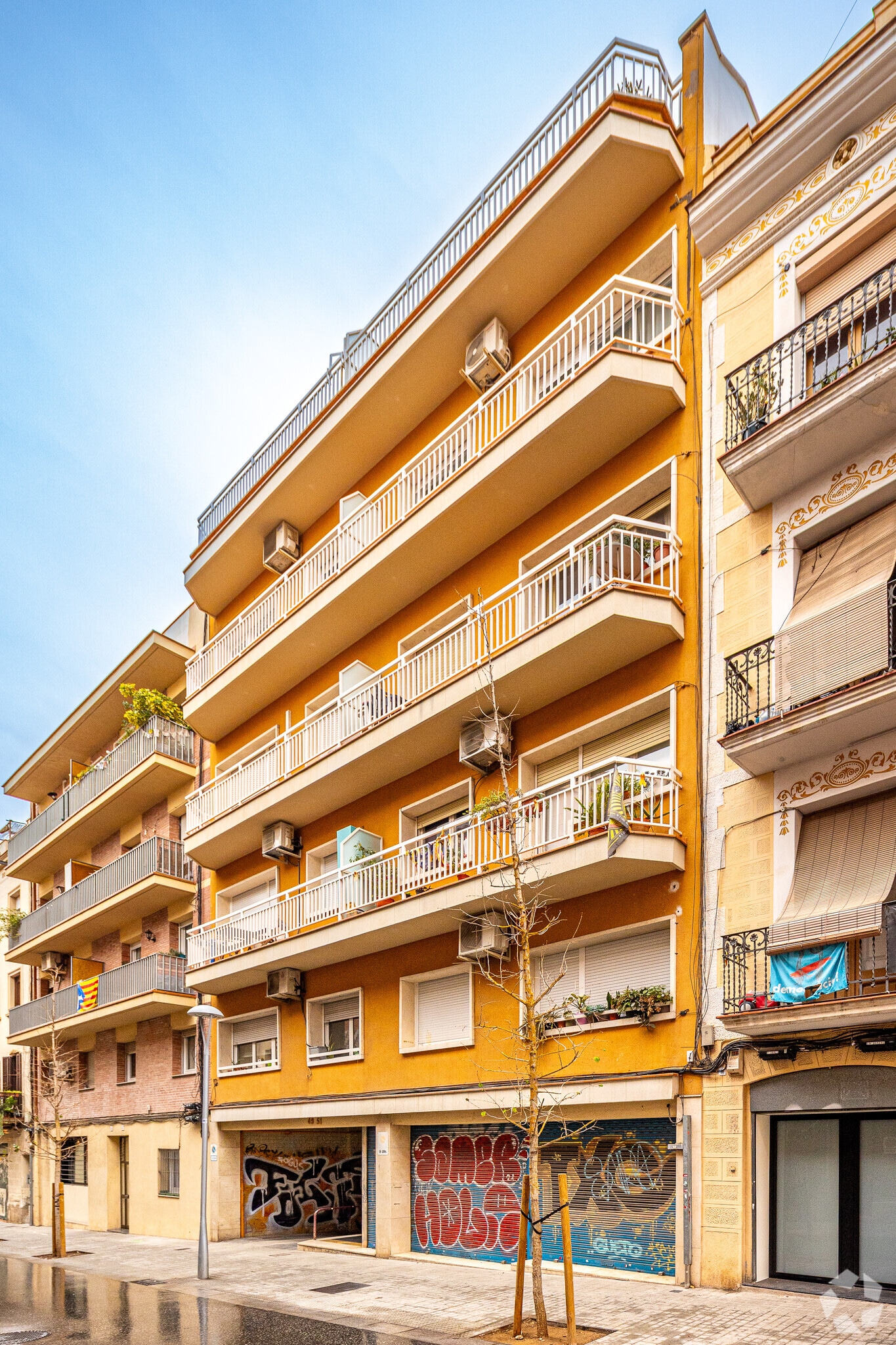Multifamily in Barcelona, Barcelona for sale Primary Photo- Image 1 of 3