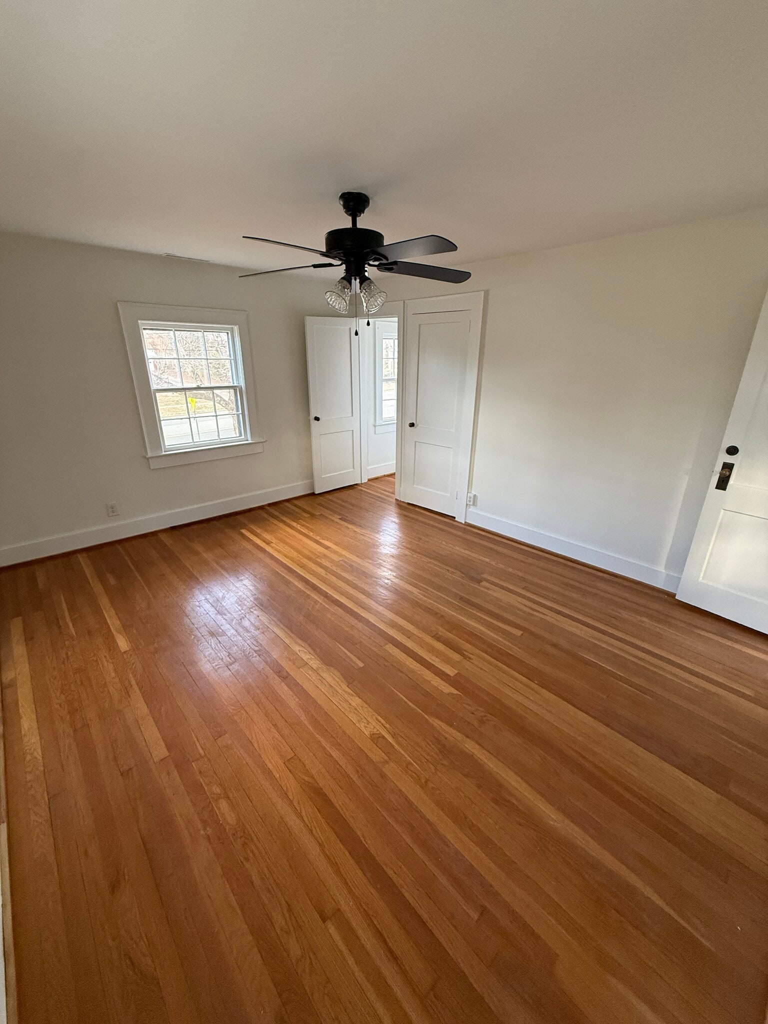 137 West St, Pittsboro, NC à louer Photo intérieure- Image 1 de 9