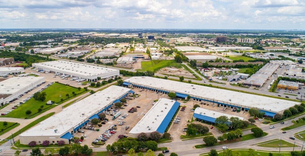 8700 Clay Rd, Houston, TX à louer - Photo du bâtiment - Image 3 de 3