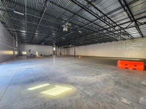 350 S Hamilton Ct, Gilbert, AZ for lease Interior Photo- Image 1 of 6