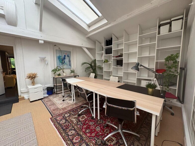 33 Rue Stephenson, Paris for lease - Interior Photo - Image 1 of 9