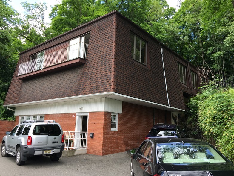 968 Somerset St, Watchung, NJ à vendre - Photo du bâtiment - Image 2 de 14