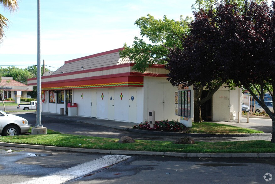 8894 Madison Ave, Fair Oaks, CA à vendre - Photo du bâtiment - Image 2 de 3