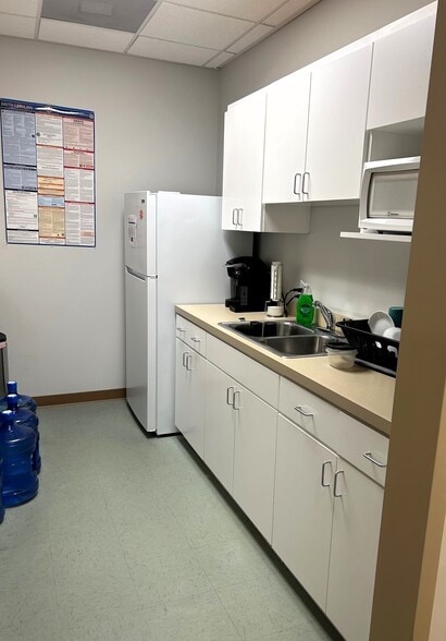 497 Bramson Ct, Mount Pleasant, SC for lease - Building Photo - Image 3 of 17